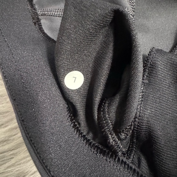 Lululemon Sz L Surge Light Tight Black Gray Key Card Pocket Grips on Legs - Picture 5 of 6
